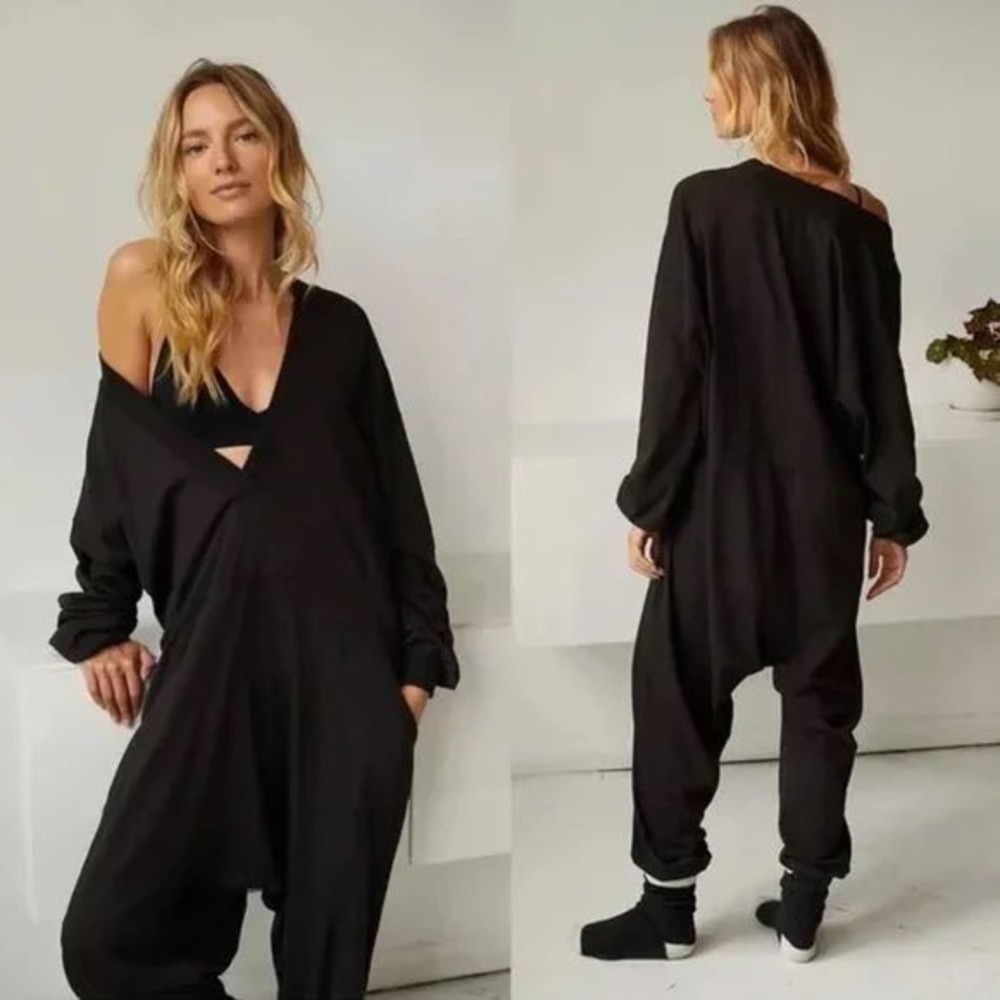 Free People Intimately Black V-Neck Long Sleeve Loungewear Jumpsuit Large NWT